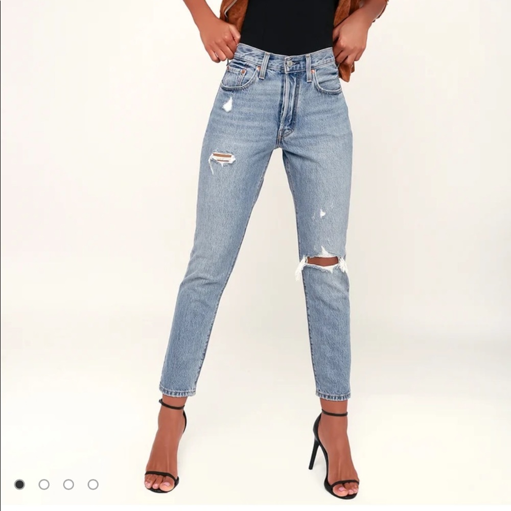 Levi’s 501 Skinny Distressed Light Wash Jeans 28